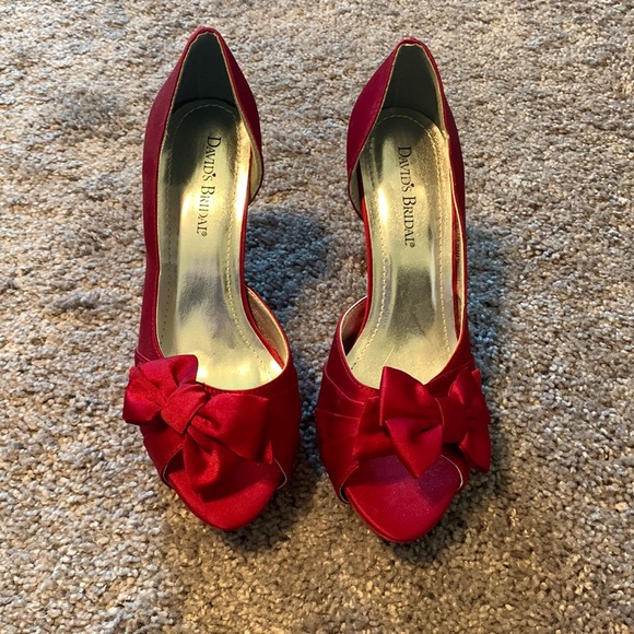 David’s Bridal Heels - Picture 1 of 2